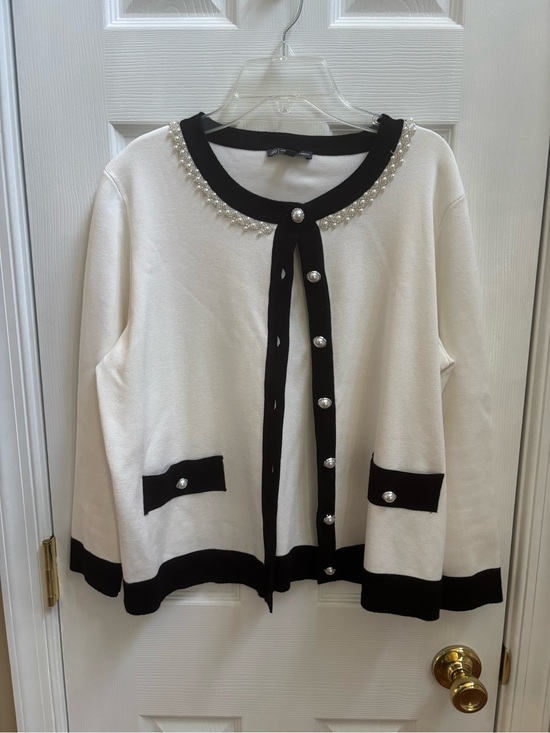 Adrianna Papell Sweaters - Adrianna Papell Cream/Black Pearl-Trim Sweater Cardigan, Size M, Like New Cond